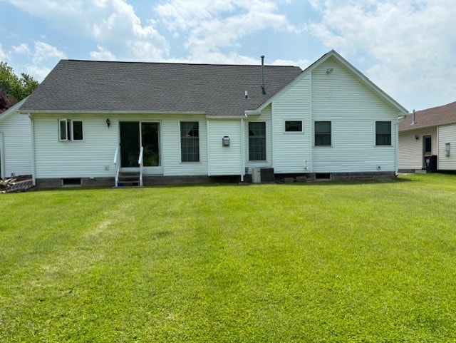 783 Whistlers Cove Ln, Greece, NY 14612 - rear view of house featuring a yard