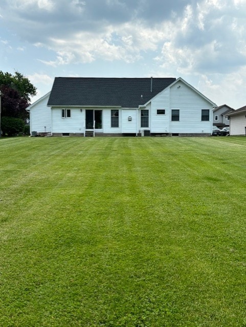 783 Whistlers Cove Ln, Greece, NY 14612 - rear view of property with a yard and roof with shingles