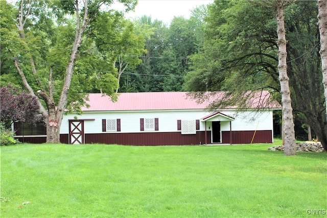 1808 Mulholland Rd, Vienna, NY 13123 - view of front of home featuring a front lawn