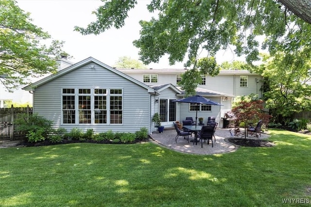 117 Halwill Dr, Amherst, NY 14226 - back of property with a patio