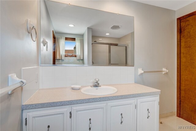 172 Shetland Dr, Amherst, NY 14221 - full bath with tasteful backsplash, vanity, and an enclosed shower
