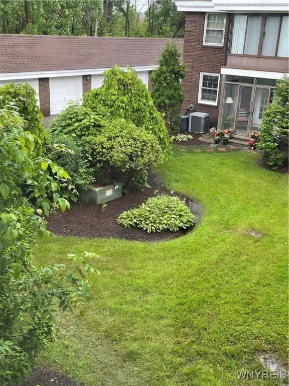 138 Charter Oaks Dr Unit B, Amherst, NY 14228 - view of grassy yard