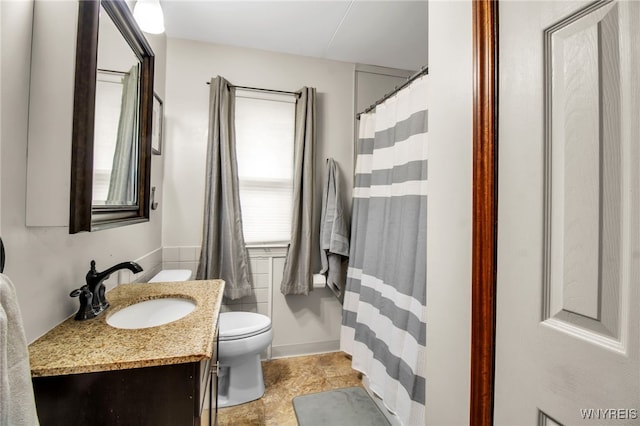 774 Loretta St, Tonawanda-Town, NY 14150 - bathroom with vanity and curtained shower