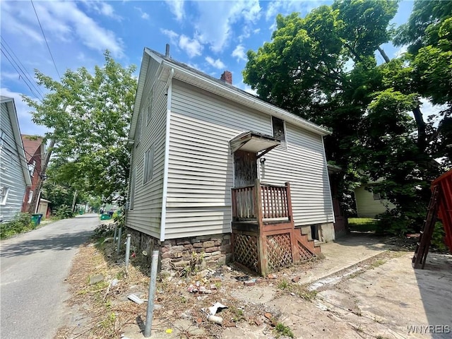 524 10th St, Niagara Falls, NY 14301 - view of front of property with a chimney and asphalt driveway