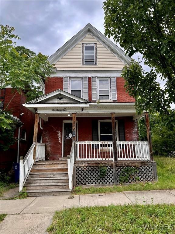 524 10th St, Niagara Falls, NY 14301 - traditional style home with brick siding and a porch