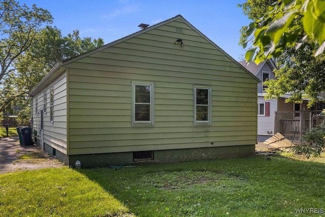 446 77th St, Niagara Falls, NY 14304 - view of side of home