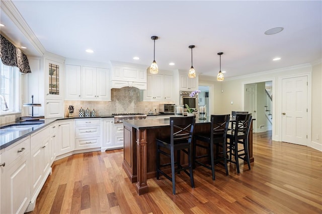 14 Creekside Ln, Pittsford, NY 14618