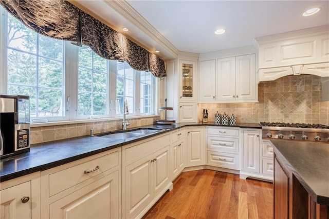 14 Creekside Ln, Pittsford, NY 14618