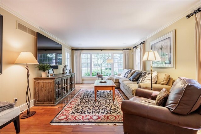 14 Creekside Ln, Pittsford, NY 14618