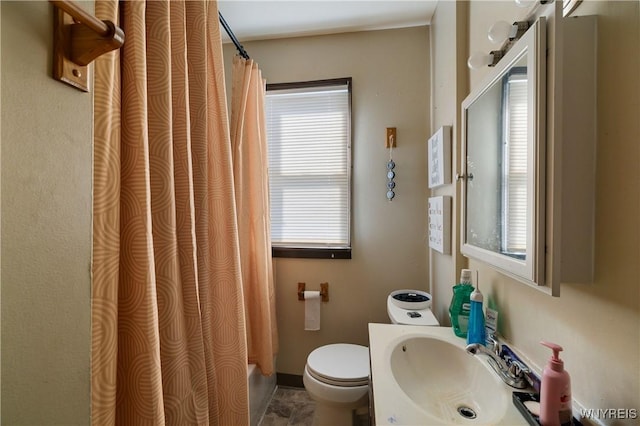 2320 Niagara St, Niagara Falls, NY 14303 - full bath with vanity and shower / bath combo