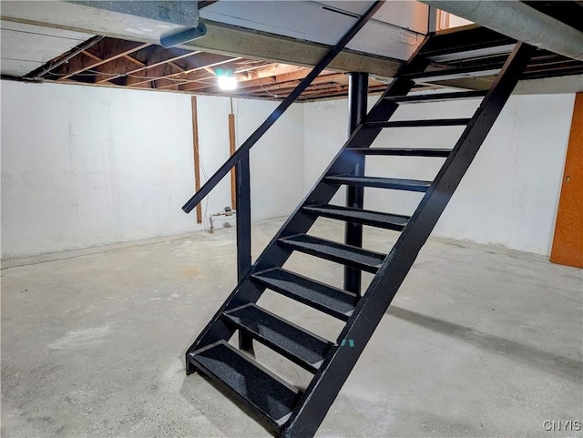 6 Cotty Dr, Dewitt, NY 13057 - unfinished below grade area with stairway