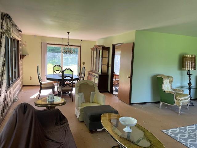 824 Franklin St, Skaneateles, NY 13152 - living area with a chandelier