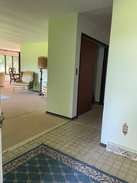 824 Franklin St, Skaneateles, NY 13152 - hall with baseboards