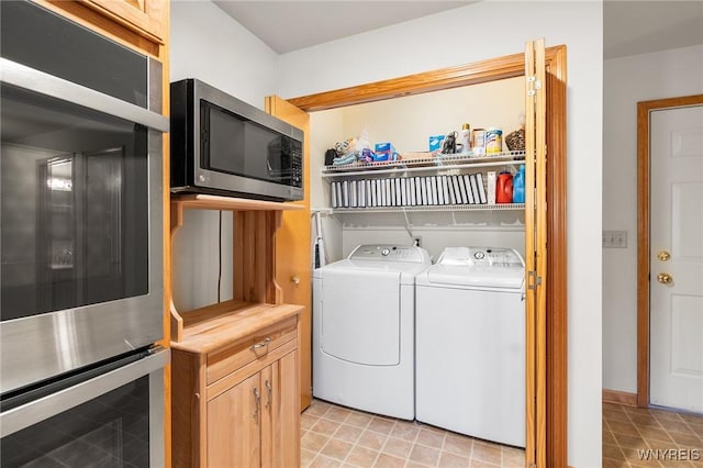 6 Hedge Ln, Lancaster, NY 14086 - washroom with washing machine and dryer
