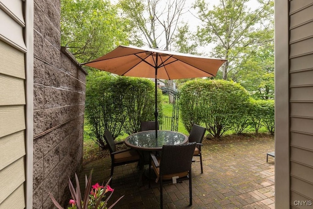 5810 Nobleton Cir, Onondaga, NY 13078 - view of patio with outdoor dining space
