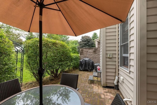 5810 Nobleton Cir, Onondaga, NY 13078 - view of patio / terrace featuring outdoor dining space