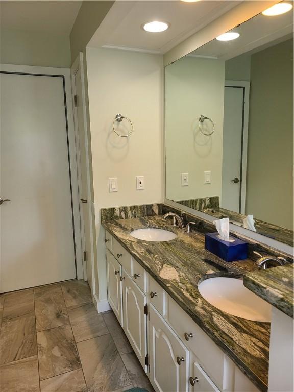 1324 New Seabury Ln, Victor, NY 14564 - full bath featuring double vanity