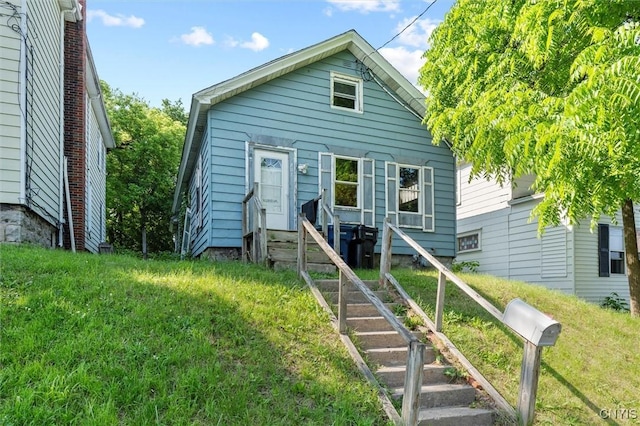 207 Boyden St, Syracuse, NY 13203 - view of front of property with a front lawn