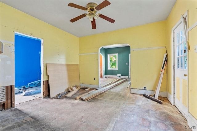 207 Boyden St, Syracuse, NY 13203 - empty room with arched walkways and ceiling fan