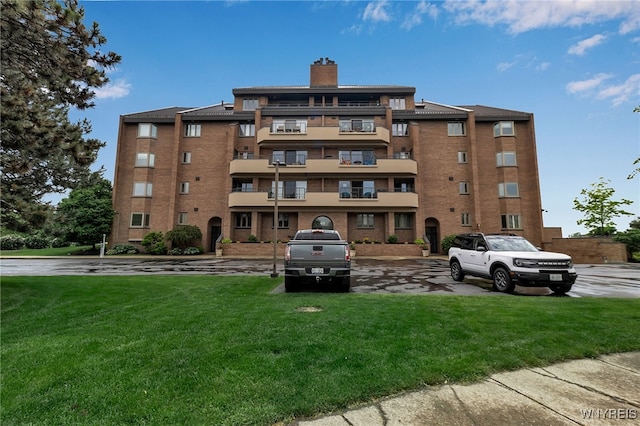 40 Waterfront Cir, Buffalo, NY 14202 - view of building exterior with uncovered parking