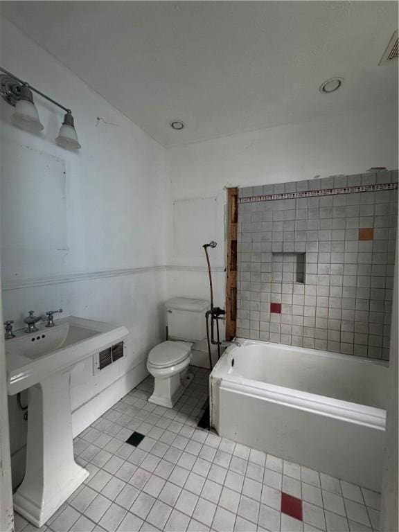 14 Sherman St, Bradford-City, PA 16701 - bathroom featuring tile patterned floors and a bath