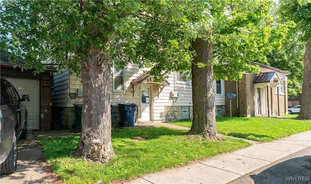 2009 Seneca St, Buffalo, NY 14210 - view of front facade with a front lawn