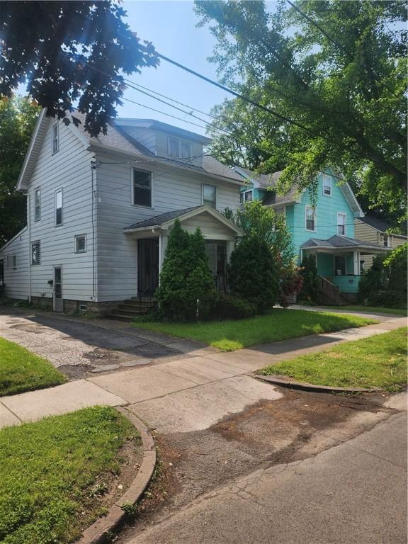 94 Wetmore Park, Rochester, NY 14606 - traditional style home with driveway and a front lawn