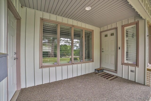 425 Vanderbilt Ave, Niagara Falls, NY 14305 - entrance to property with board and batten siding