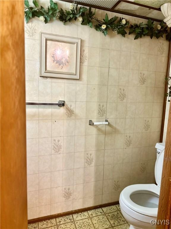 407 Pleasant St, Utica, NY 13501 - bathroom featuring toilet