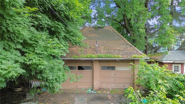 314 Apple St, Syracuse, NY 13204 - view of garage