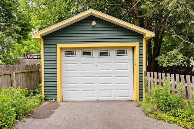500 Glenwood Ave, Syracuse, NY 13207 - detached garage featuring driveway
