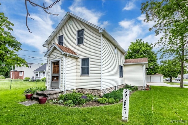 799 Beach Rd, Cheektowaga, NY 14225 - view of front of property with a garage