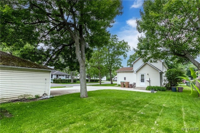 799 Beach Rd, Cheektowaga, NY 14225 - view of green lawn