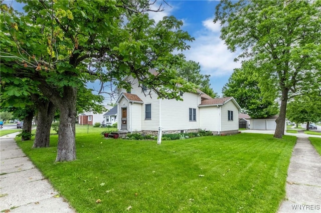 799 Beach Rd, Cheektowaga, NY 14225 - view of side of home with a lawn