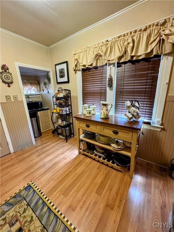 373 S Collingwood Ave, Syracuse, NY 13206 - interior space featuring wood finished floors and ornamental molding