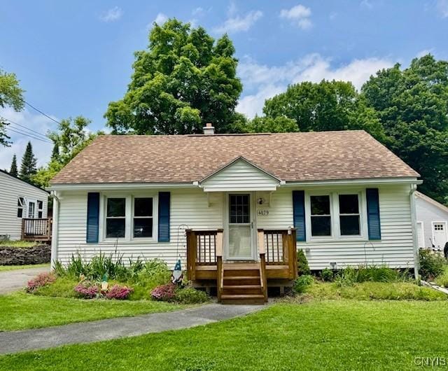 4079 Onondaga Blvd, Onondaga, NY 13031 - view of front facade with a front yard and roof with shingles