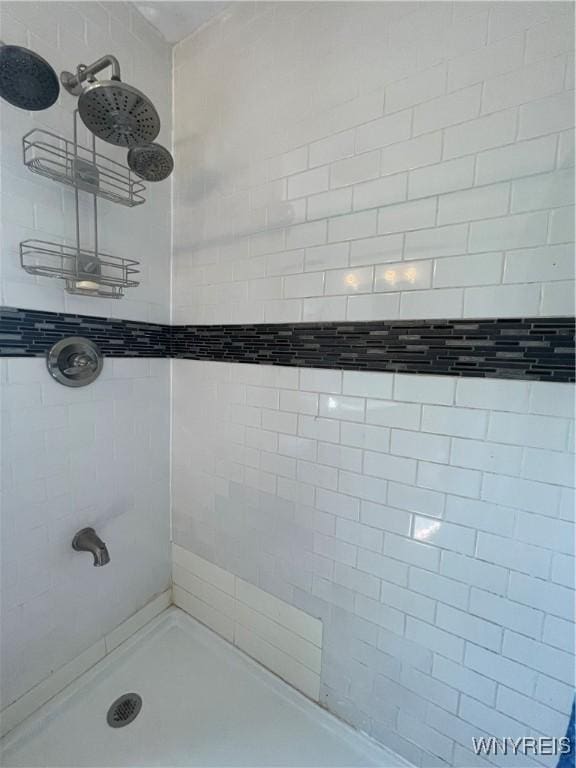 2010 Niagara St, Niagara Falls, NY 14303 - full bath featuring tiled shower
