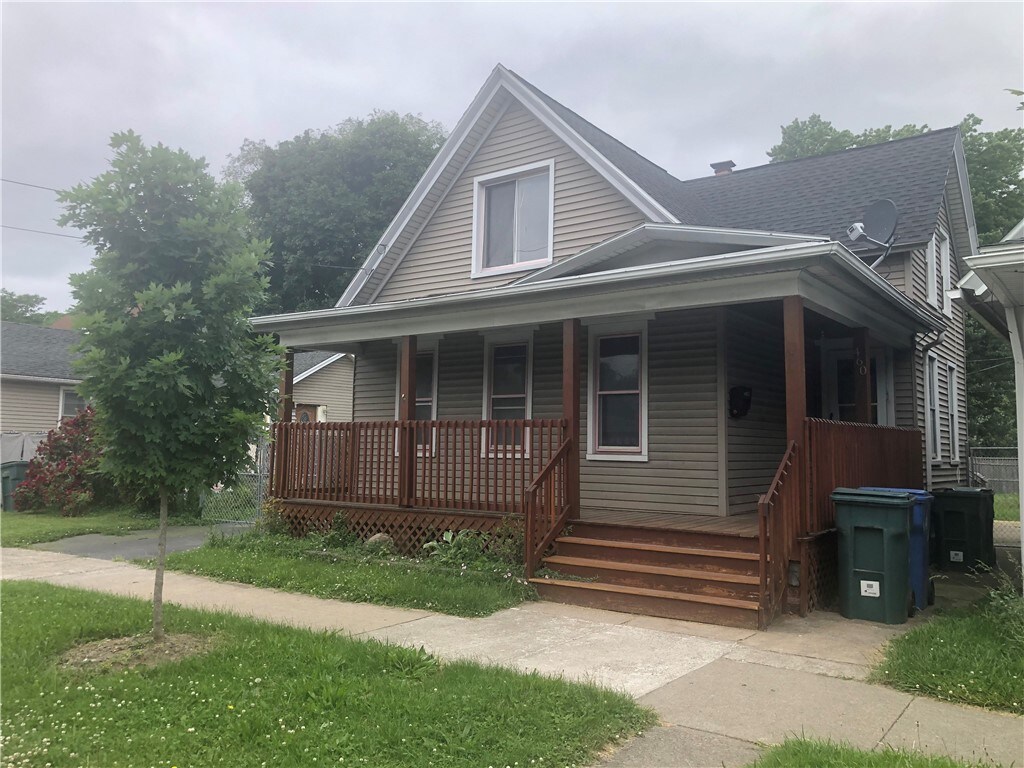 460 Campbell St, Rochester, NY 14611 - bungalow-style house featuring a porch