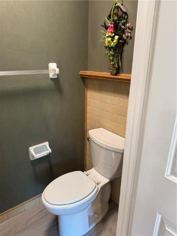 94 Brookhaven, Rochester, NY 14621 - bathroom with toilet