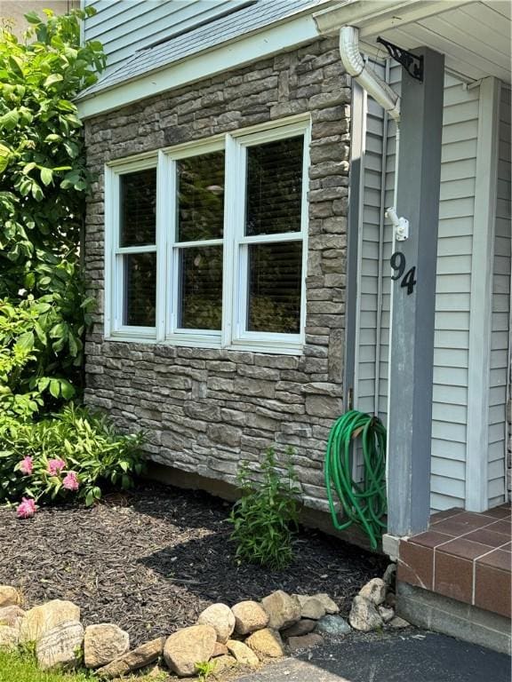94 Brookhaven, Rochester, NY 14621 - view of side of home with stone siding