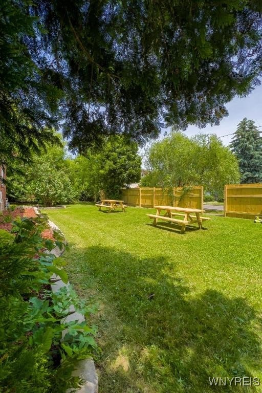 2218 Ferry Ave, Niagara Falls, NY 14301 - view of yard
