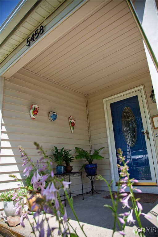 5458 Oxbow Rd, Cazenovia, NY 13035 - view of exterior entry