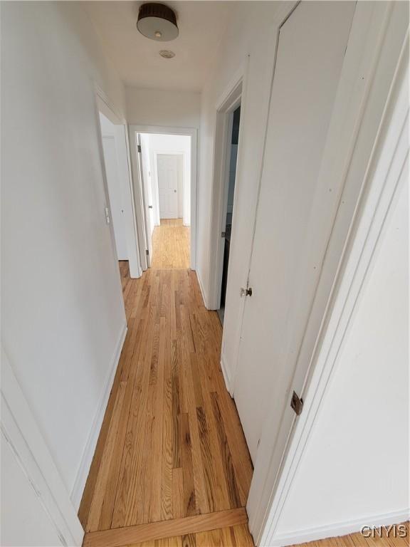 1665 State Route 31, Sullivan, NY 13037 - hallway featuring light wood-style floors and baseboards