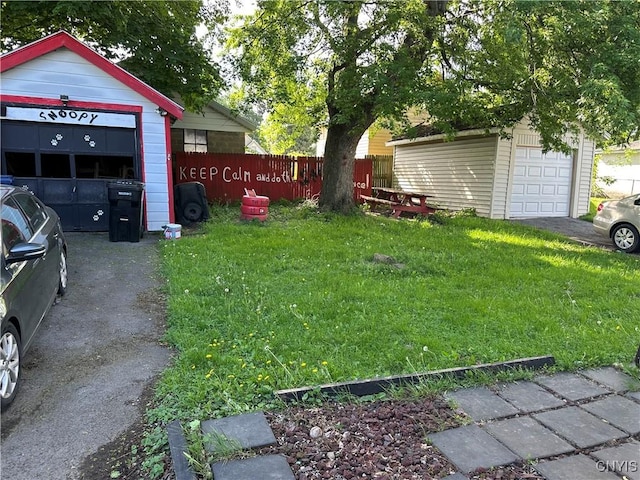 522 Craig St, Syracuse, NY 13208 - view of yard featuring an outdoor structure and a garage