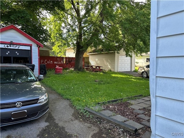 522 Craig St, Syracuse, NY 13208 - view of yard featuring an outdoor structure