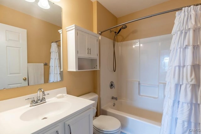 8228 Dampier Cir, Clay, NY 13090 - full bath featuring vanity and shower / tub combo with curtain