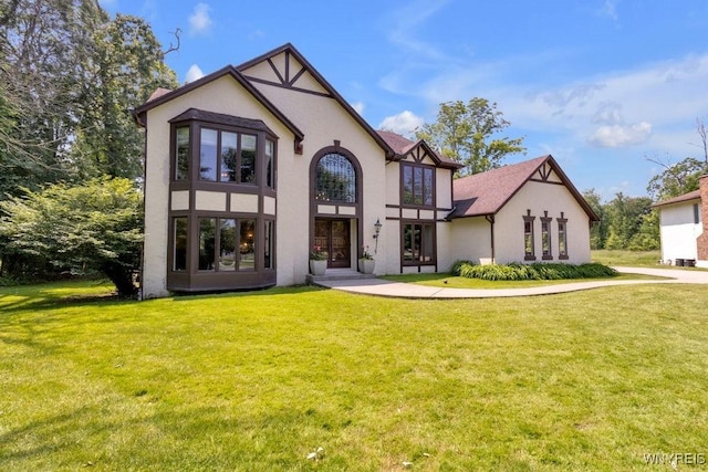 212 Crestwood Ln, Amherst, NY 14221 - view of front of home featuring stucco siding and a front yard