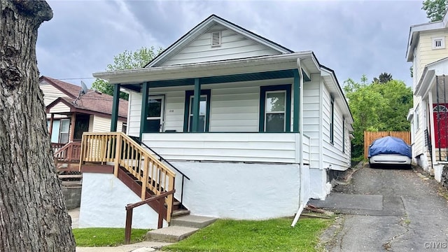 318 Boyden St, Syracuse, NY 13203 - view of front of house featuring covered porch