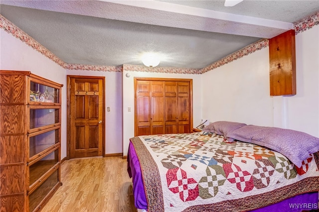 3317 D St, Niagara Falls, NY 14303 - bedroom featuring light wood-style flooring, a textured ceiling, and a closet