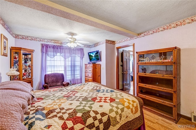 3317 D St, Niagara Falls, NY 14303 - bedroom with light wood-type flooring, a textured ceiling, and ceiling fan
